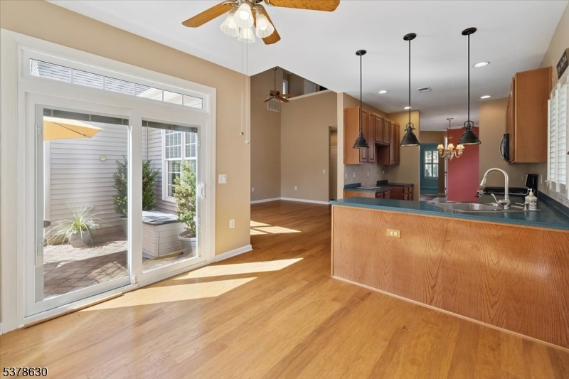 Franklin Twp., New Jersey, 08873, United States, 2 Bedrooms Bedrooms, ,3 BathroomsBathrooms,Residential,For Sale,1940389