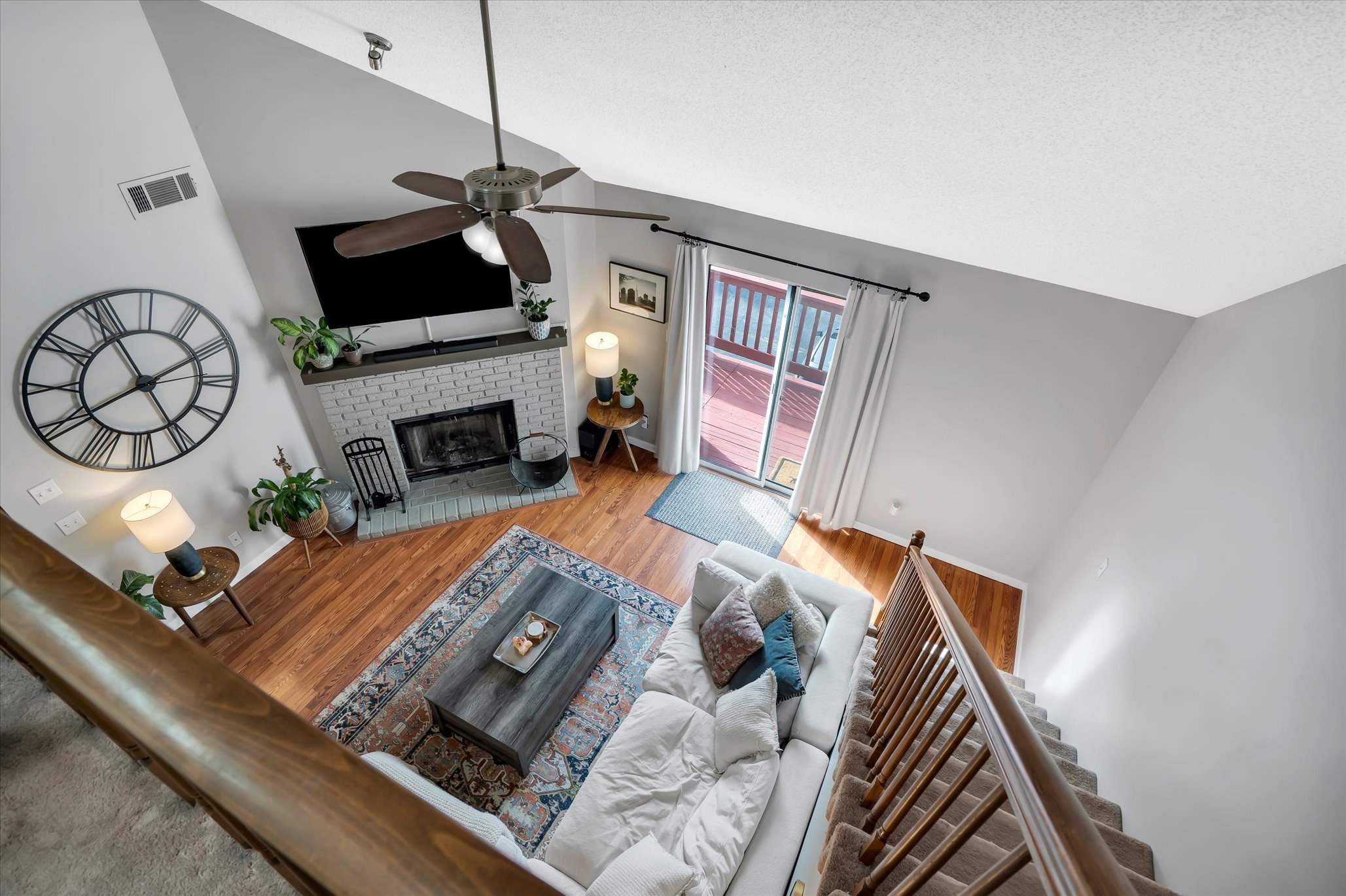  Spacious 2-Bed Penthouse with Stunning Views and Modern Amenities - 物件實景