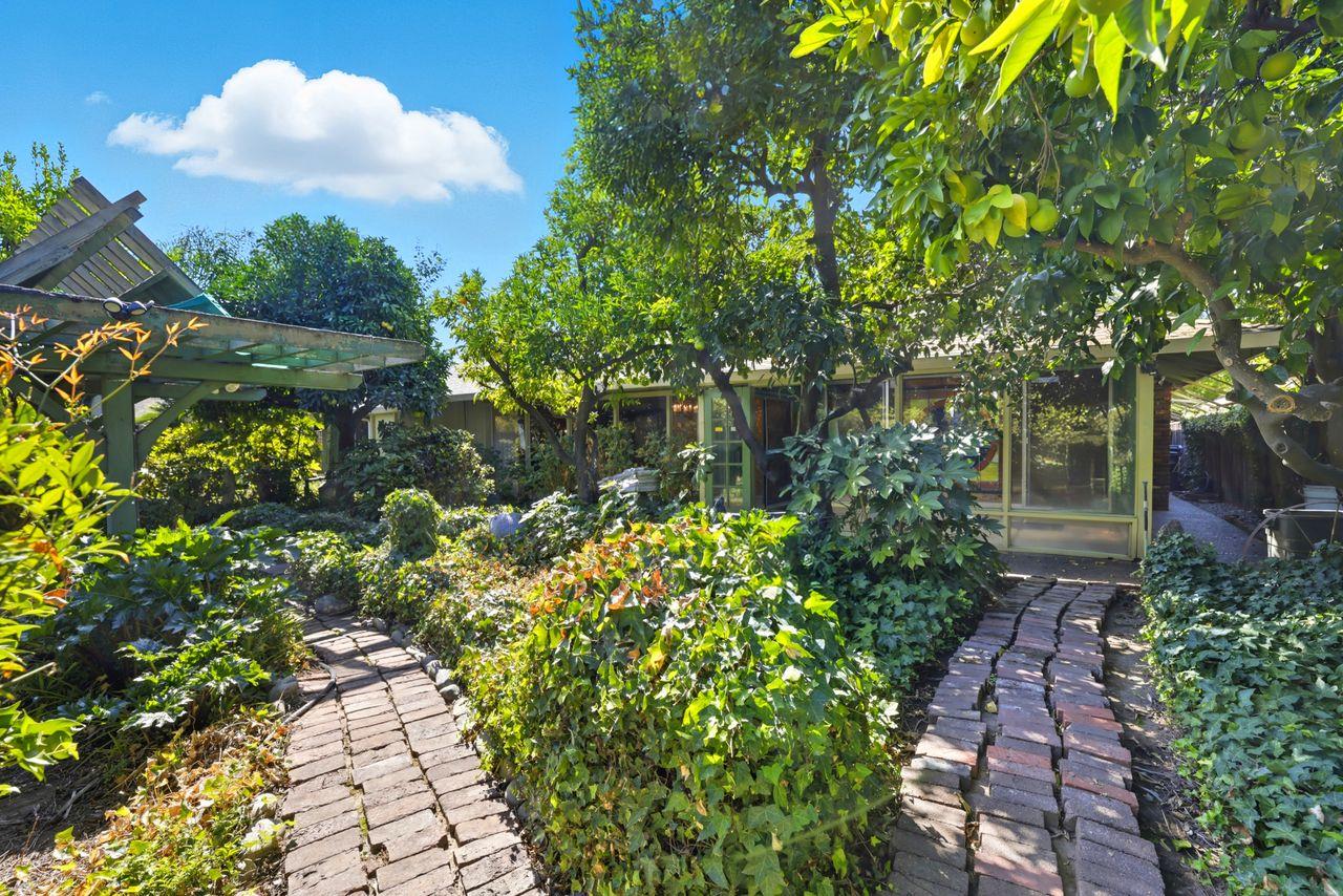 Sacramento, California, 95825, United States, 3 Bedrooms Bedrooms, ,2 BathroomsBathrooms,Residential,For Sale,1964772