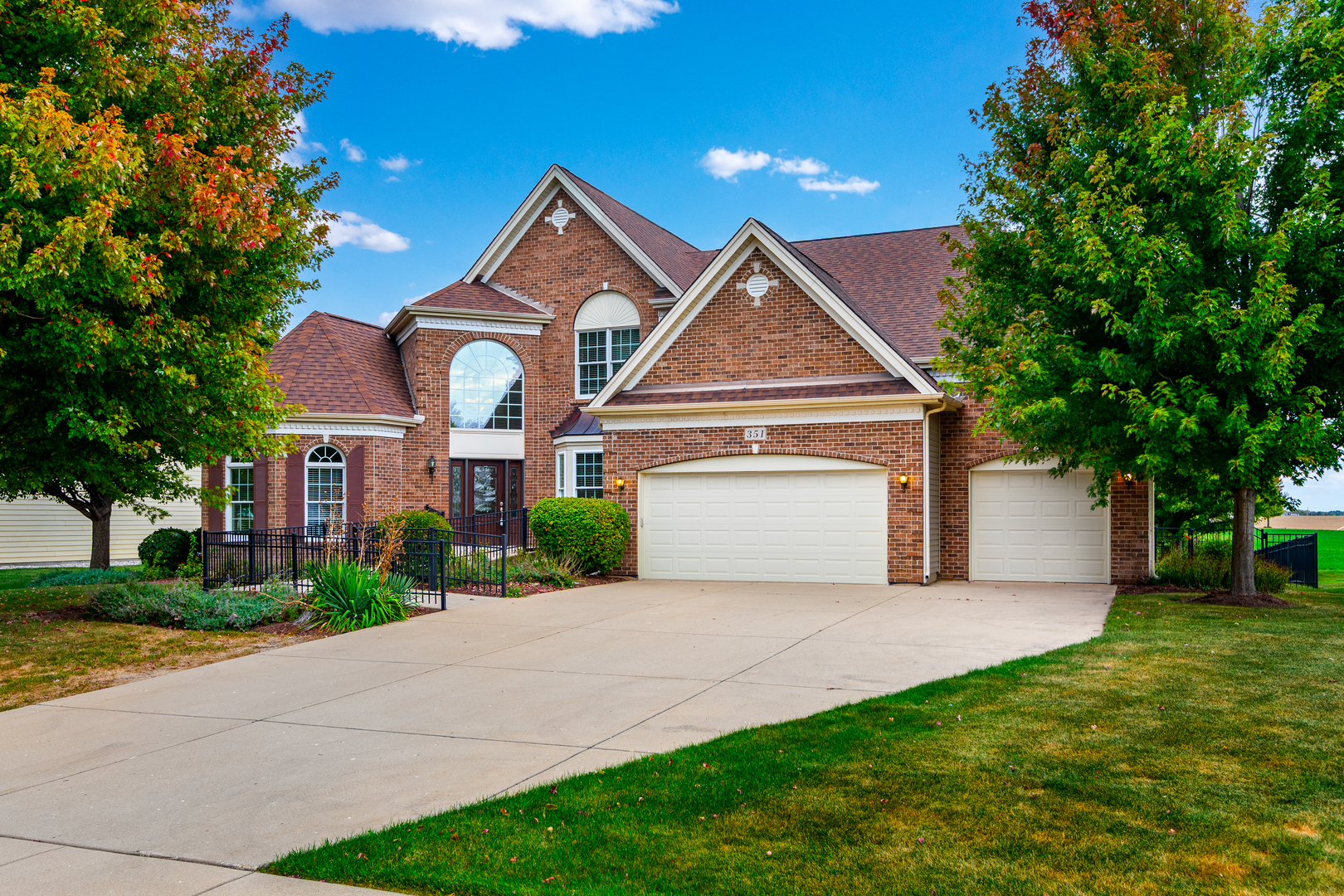 North Aurora, Illinois, 60542, United States, 3 Bedrooms Bedrooms, ,3 BathroomsBathrooms,Residential,For Sale,1969477