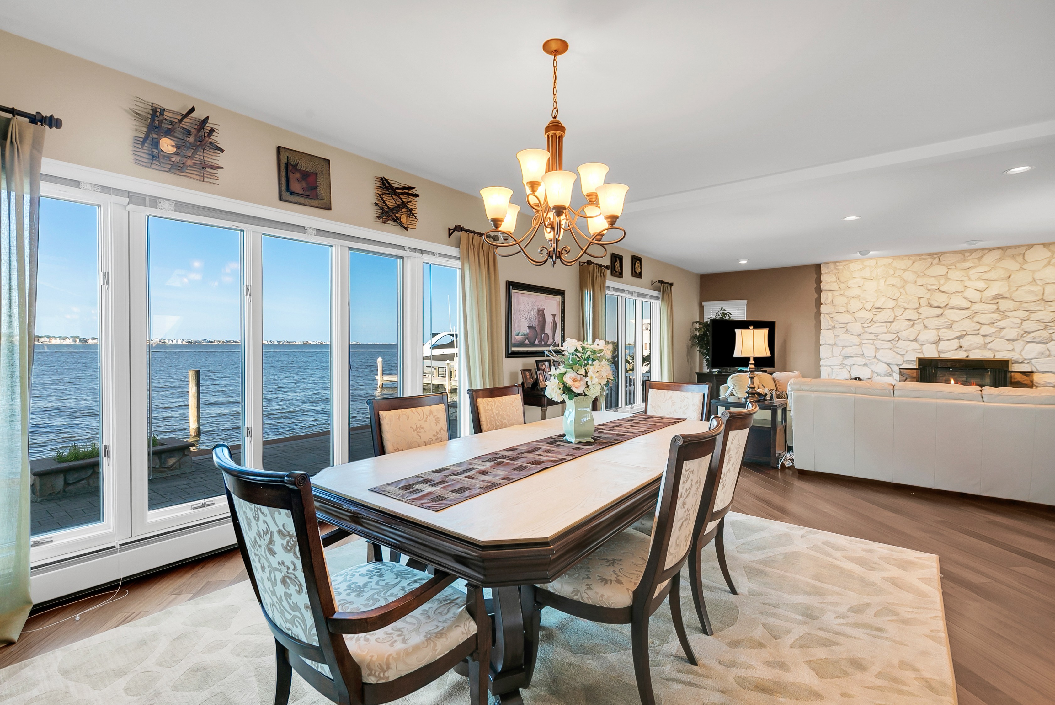  A Rare Bayfront Retreat on Silver Bay - 物件實景