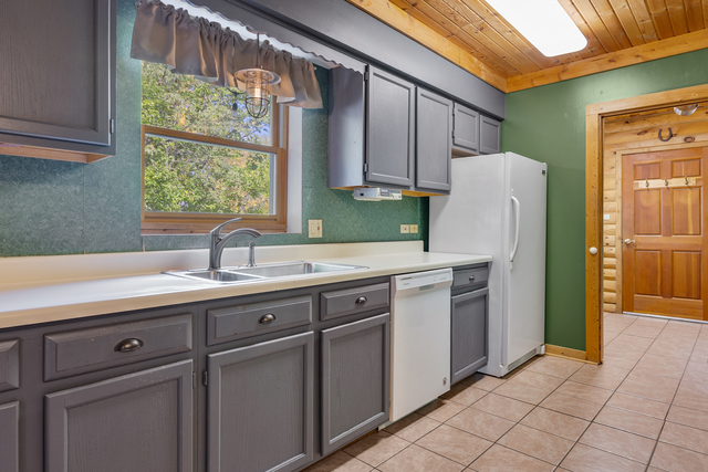 McHenry, Illinois, 60051, United States, 5 Bedrooms Bedrooms, ,3 BathroomsBathrooms,Residential,For Sale,1975629