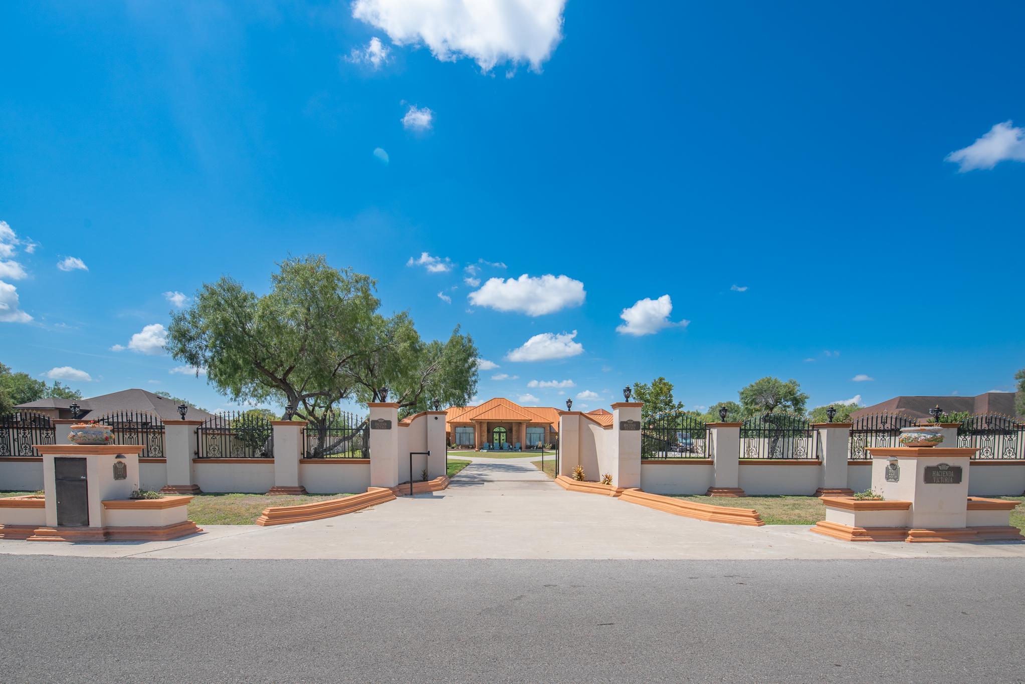 Kingsville, Texas, 78363, United States, 5 Bedrooms Bedrooms, ,6 BathroomsBathrooms,Residential,For Sale,1925551