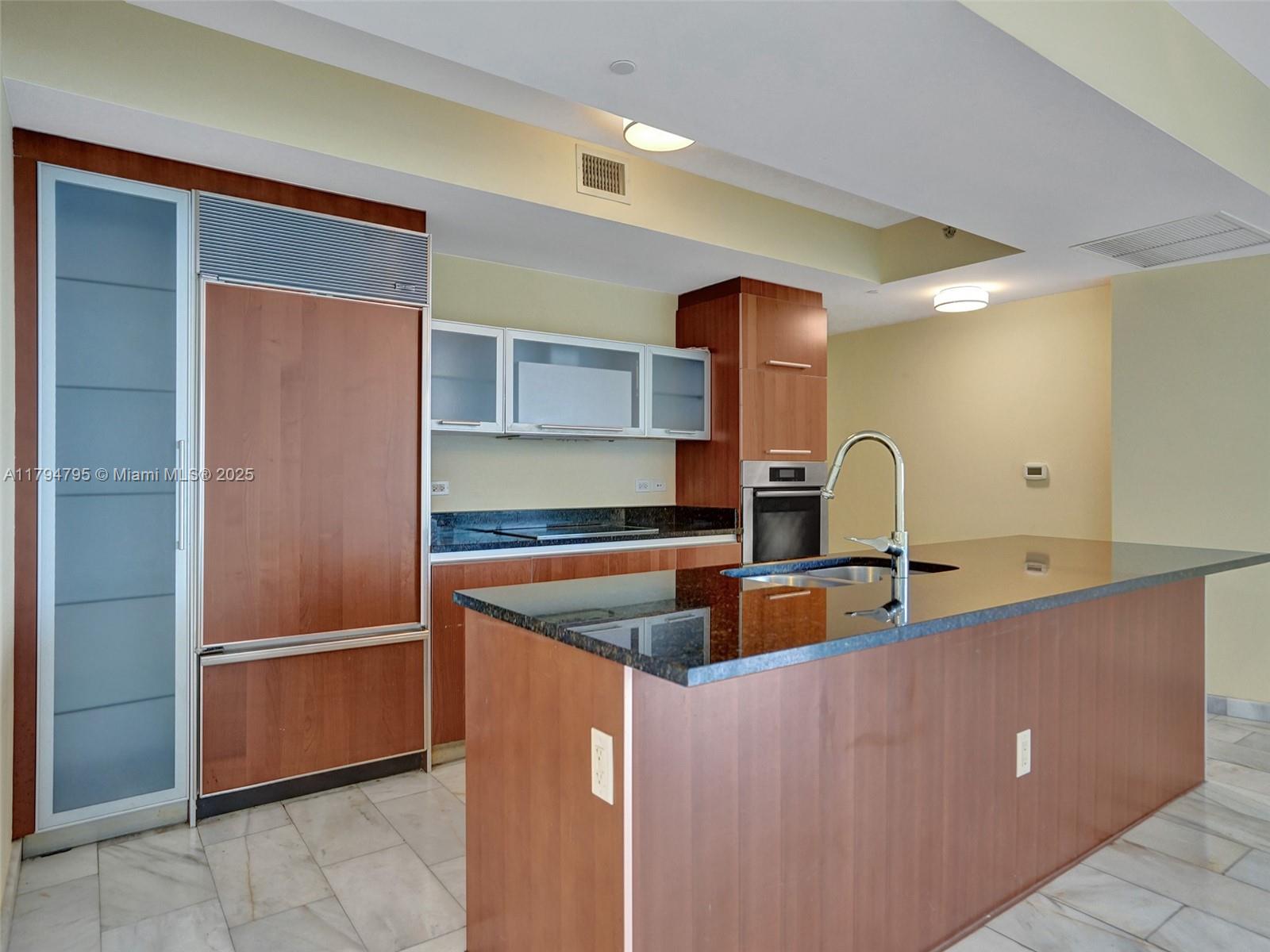 Sunny Isles Beach, Florida, 33160, United States, 2 Bedrooms Bedrooms, ,3 BathroomsBathrooms,Residential,For Sale,1794345