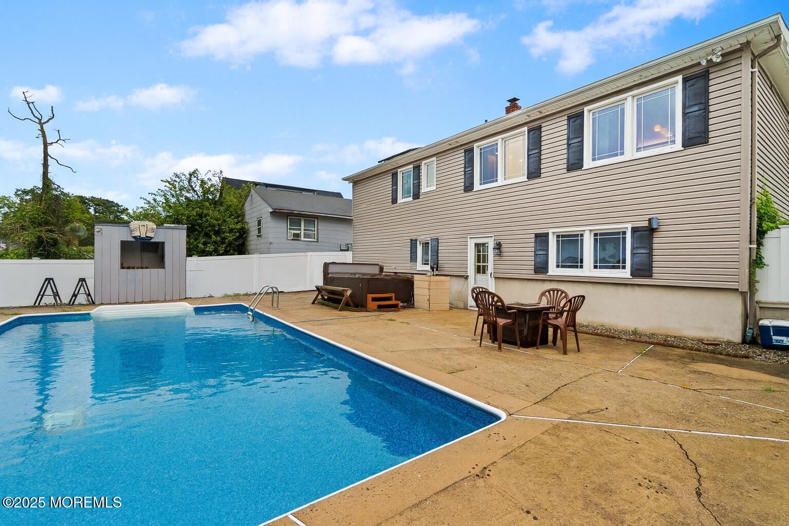 Brick, New Jersey, 08724, United States, 4 Bedrooms Bedrooms, ,2 BathroomsBathrooms,Residential,For Sale,2001945