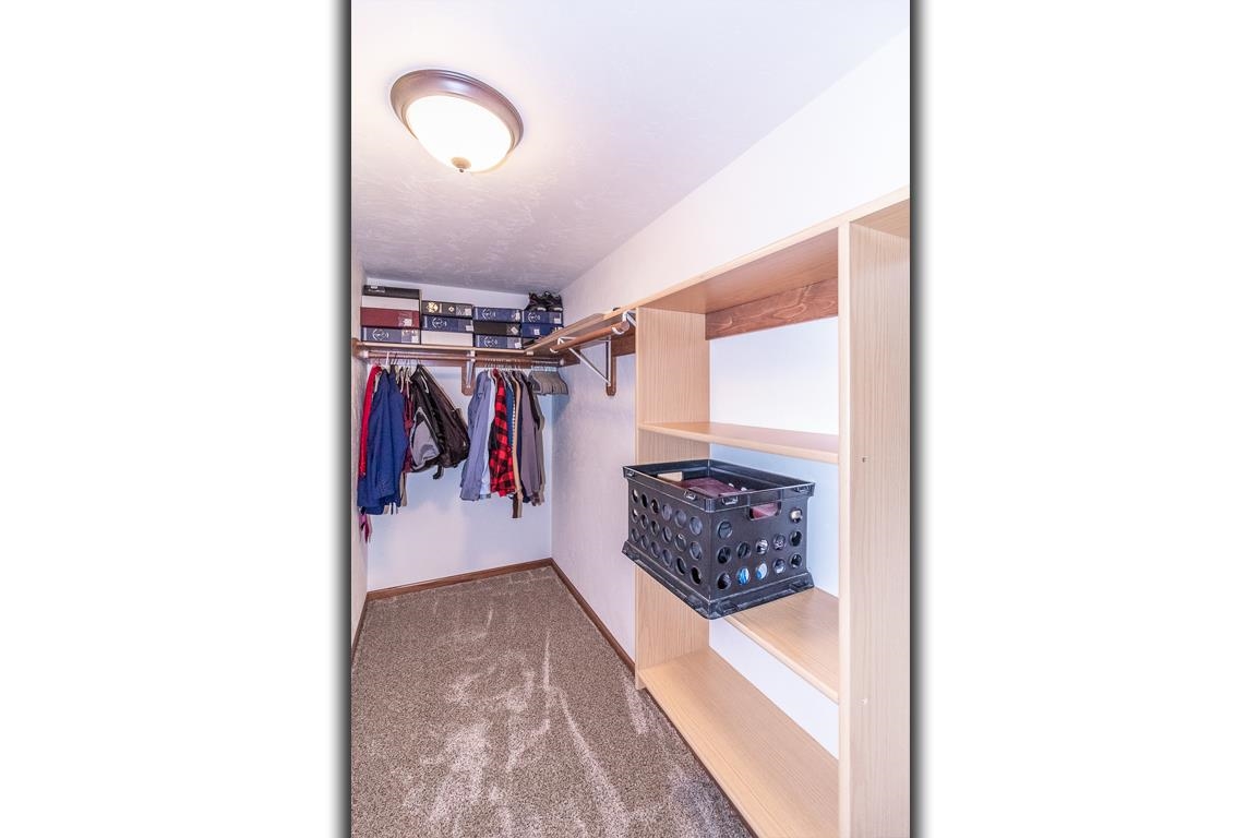 New London, Wisconsin, 54961-8857, United States, 4 Bedrooms Bedrooms, ,4 BathroomsBathrooms,Residential,For Sale,2001494