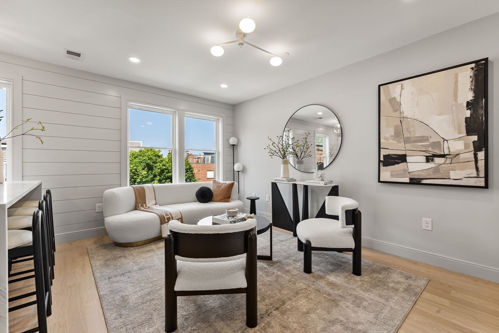 Boston, Massachusetts, 02128, United States, 1 Bedroom Bedrooms, ,2 BathroomsBathrooms,Residential,For Sale,1974152