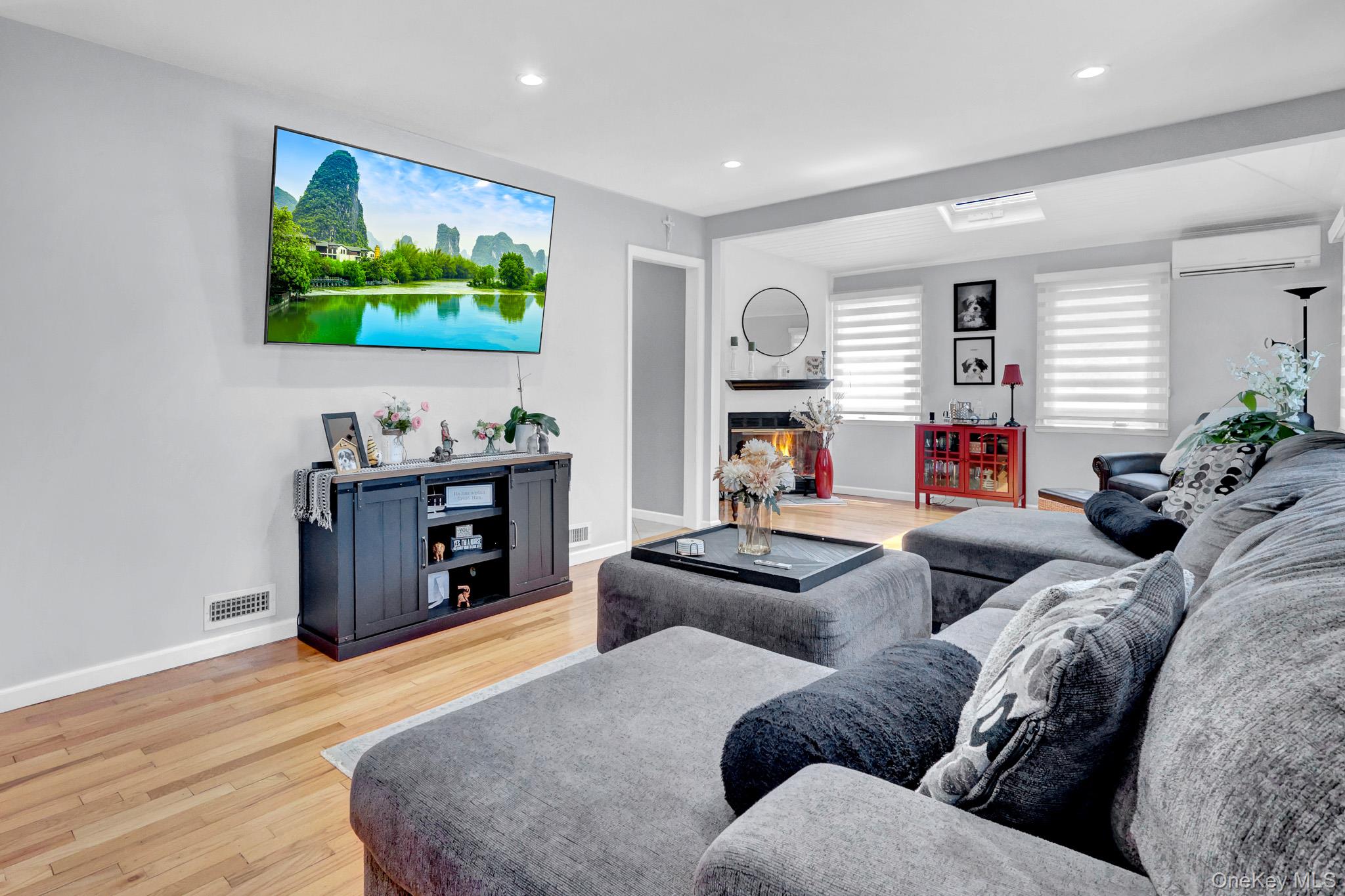  31 Locust Avenue E, Farmingdale, NY, 11735 - 物件實景