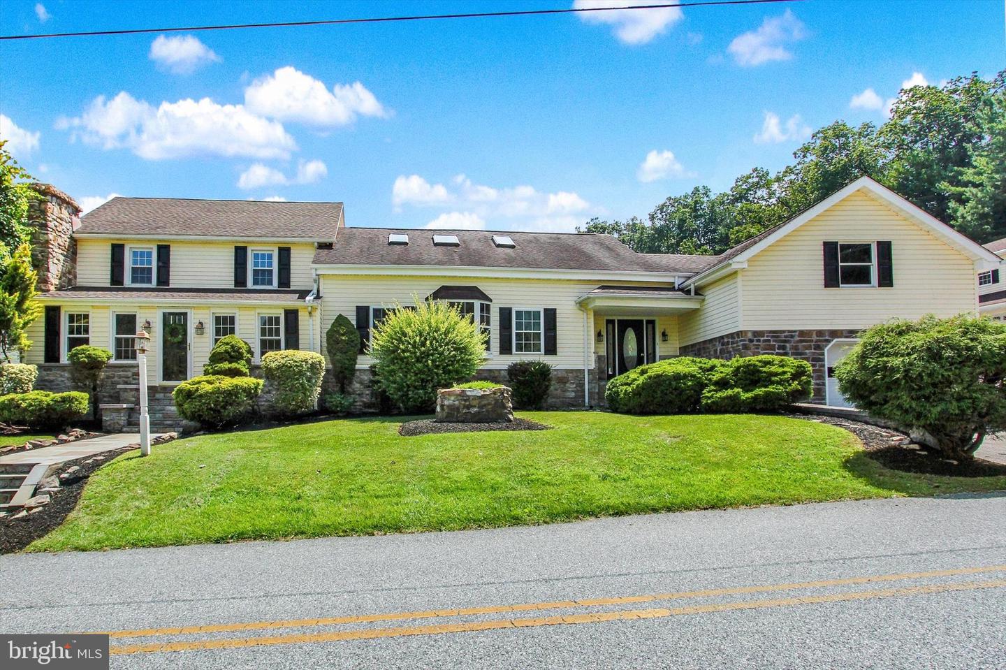 Hanover, Pennsylvania, 17331, United States, 5 Bedrooms Bedrooms, ,4 BathroomsBathrooms,Residential,For Sale,1892834