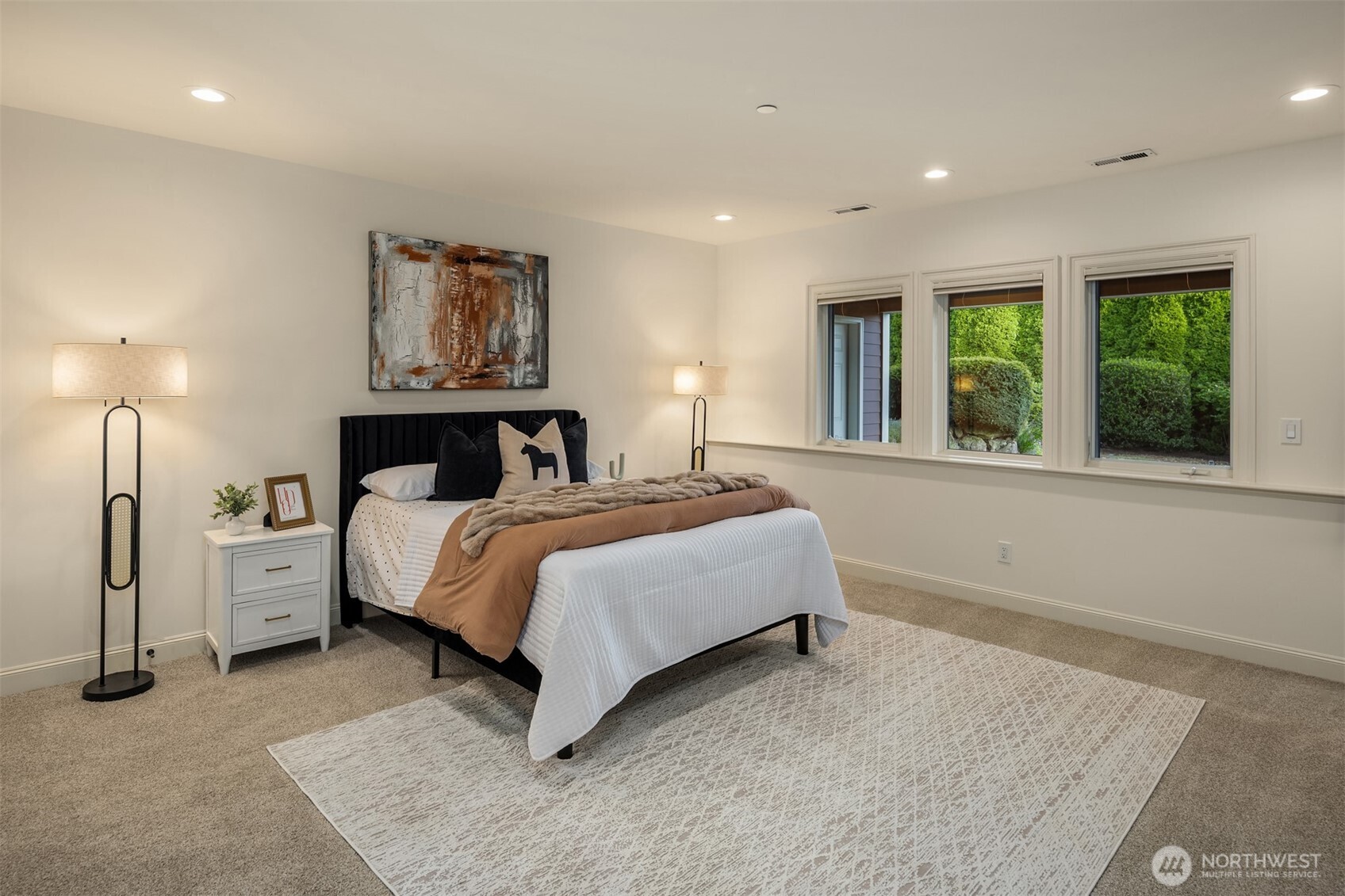 Clyde Hill, Washington, 98004, United States, 4 Bedrooms Bedrooms, ,4 BathroomsBathrooms,Residential,For Sale,1805060