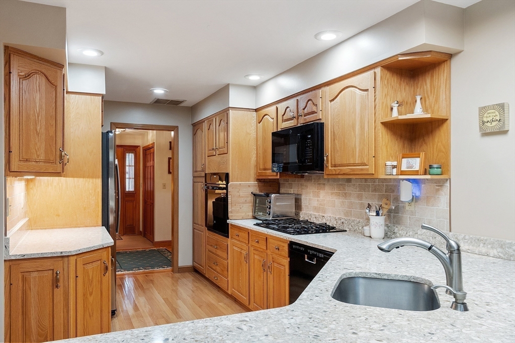 Peabody, Massachusetts, 01960, United States, 4 Bedrooms Bedrooms, ,2 BathroomsBathrooms,Residential,For Sale,1991125