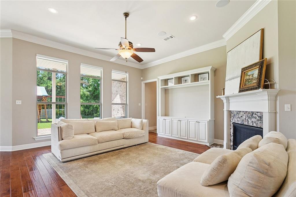 Madisonville, Louisiana, 70447, United States, 4 Bedrooms Bedrooms, ,4 BathroomsBathrooms,Residential,For Sale,1947964
