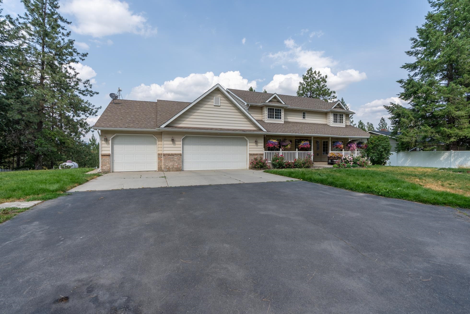 Nine Mile Falls, Washington, 99026, United States, 5 Bedrooms Bedrooms, ,4 BathroomsBathrooms,Residential,For Sale,1895080