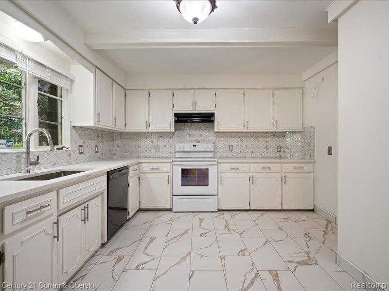 Inkster, Michigan, 48141, United States, 3 Bedrooms Bedrooms, ,3 BathroomsBathrooms,Residential,For Sale,1983266