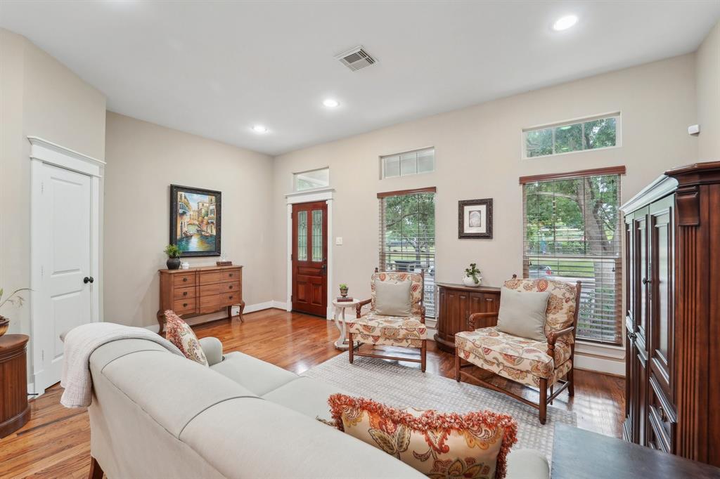 Houston, Texas, 77008, United States, 3 Bedrooms Bedrooms, ,3 BathroomsBathrooms,Residential,For Sale,1931769