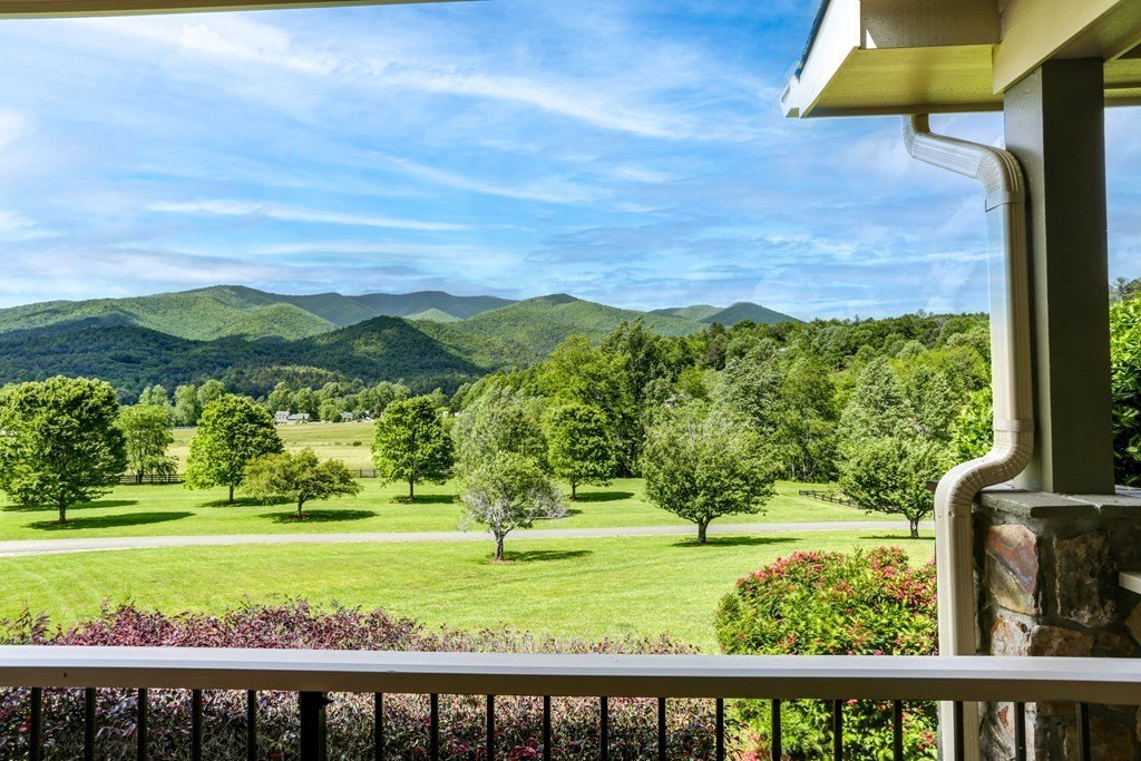 Hayesville, North Carolina, 28904, United States, 4 Bedrooms Bedrooms, ,4 BathroomsBathrooms,Residential,For Sale,1879650