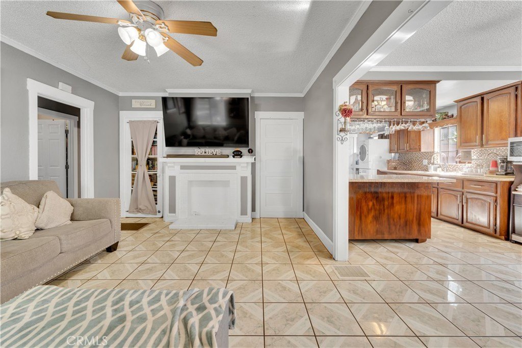 Pasadena, California, 91104, United States, 2 Bedrooms Bedrooms, ,1 BathroomBathrooms,Residential,For Sale,1944799