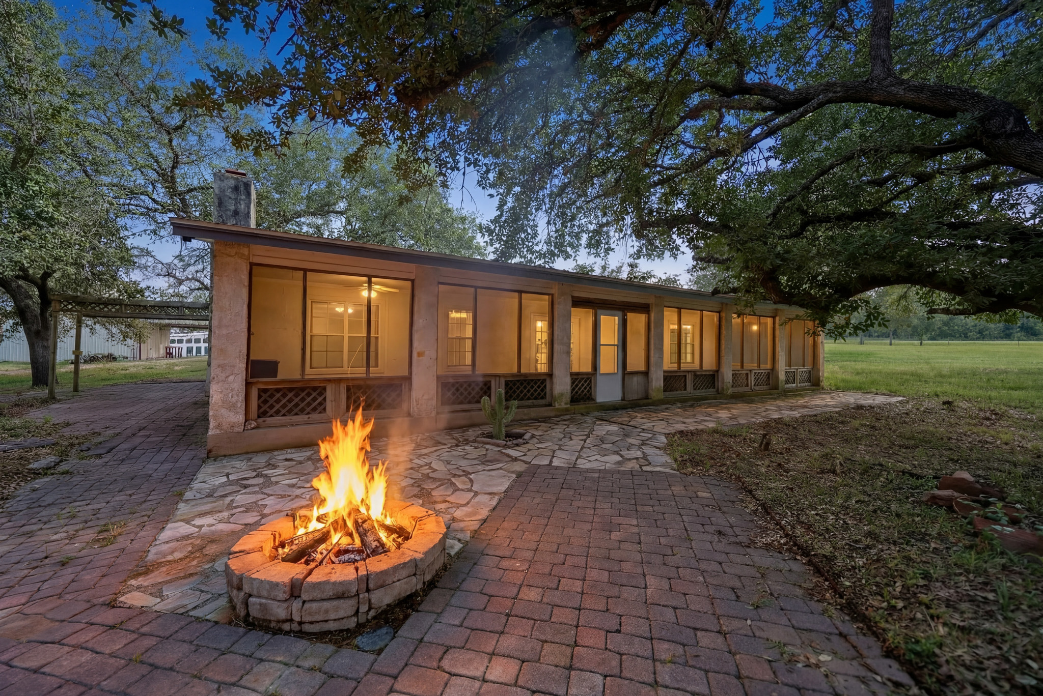  Private 10-Acre Horse Property in Lytle - 物件實景