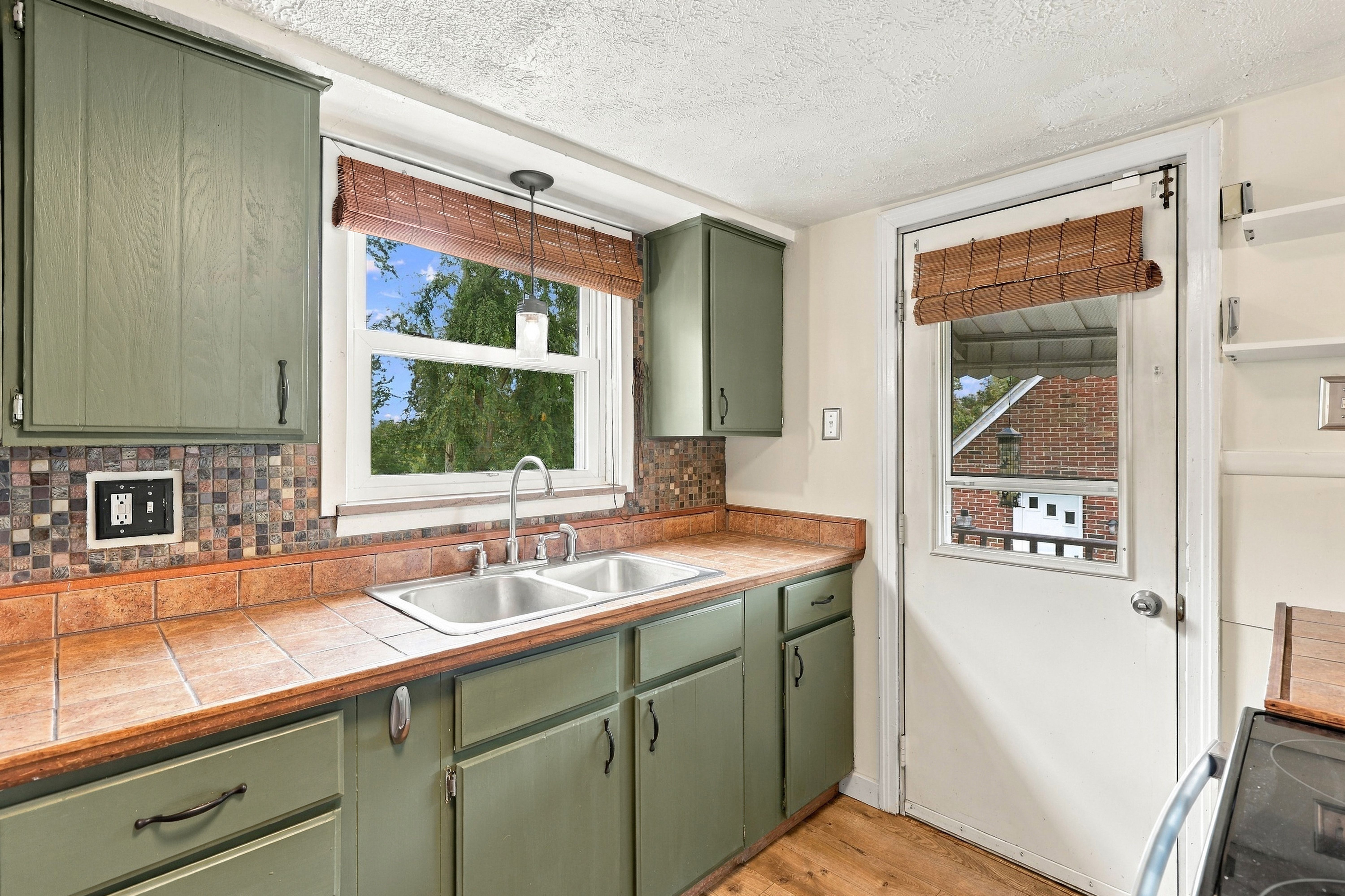  715 Maple Street, West Mifflin, PA 15122 - 物件實景