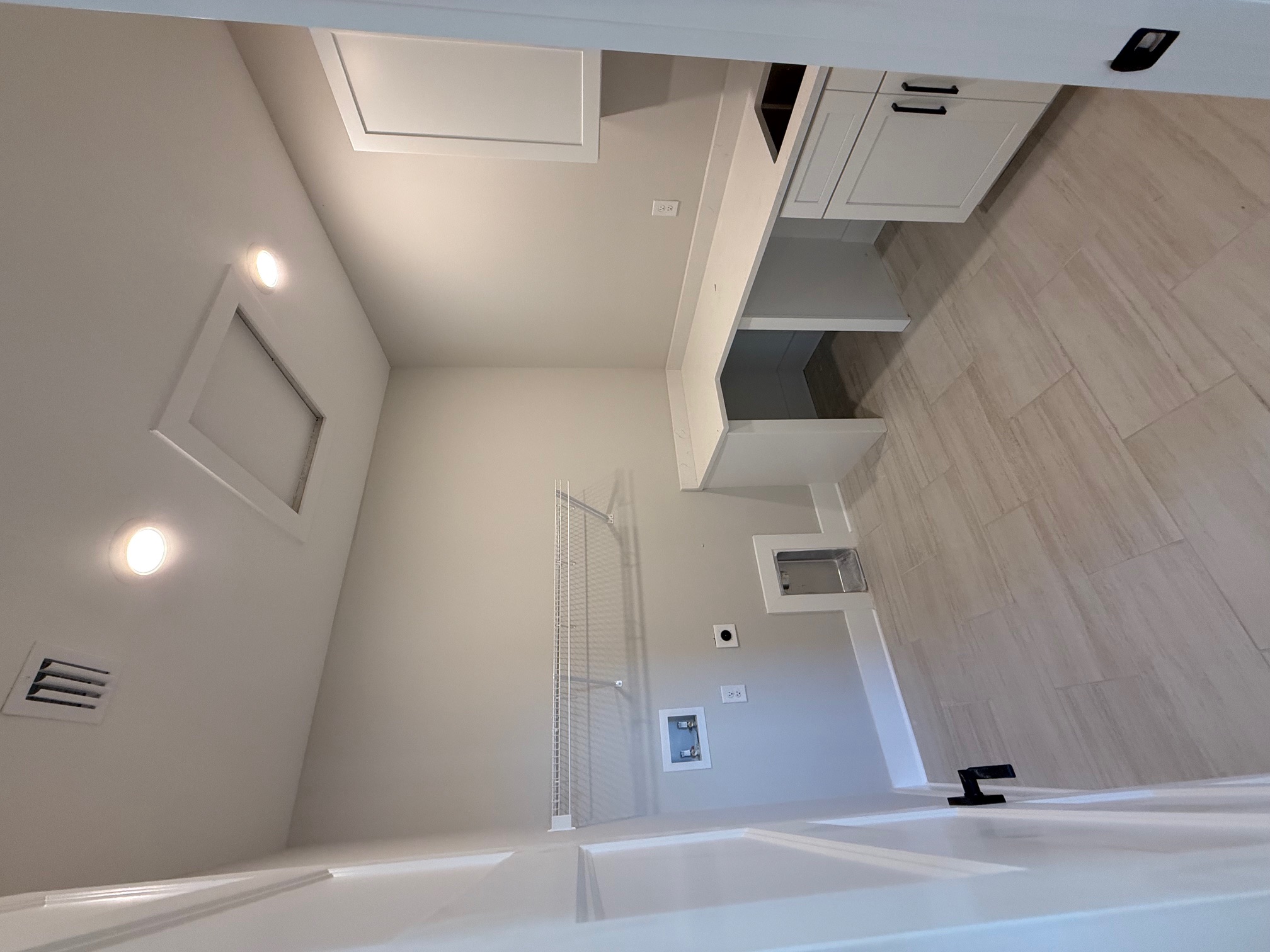 Tampa, Florida, 33611, United States, 5 Bedrooms Bedrooms, ,4 BathroomsBathrooms,Residential,For Sale,1992381