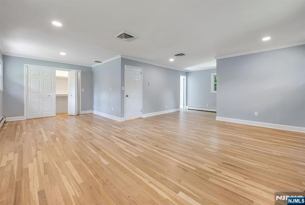 Wyckoff, New Jersey, 07481, United States, 5 Bedrooms Bedrooms, ,5 BathroomsBathrooms,Residential,For Sale,1951013