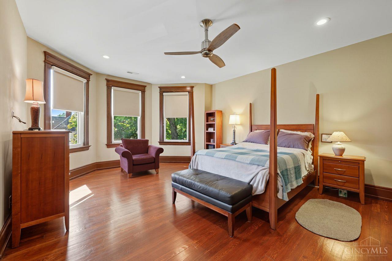 Norwood, Ohio, 45212, United States, 5 Bedrooms Bedrooms, ,5 BathroomsBathrooms,Residential,For Sale,1948609