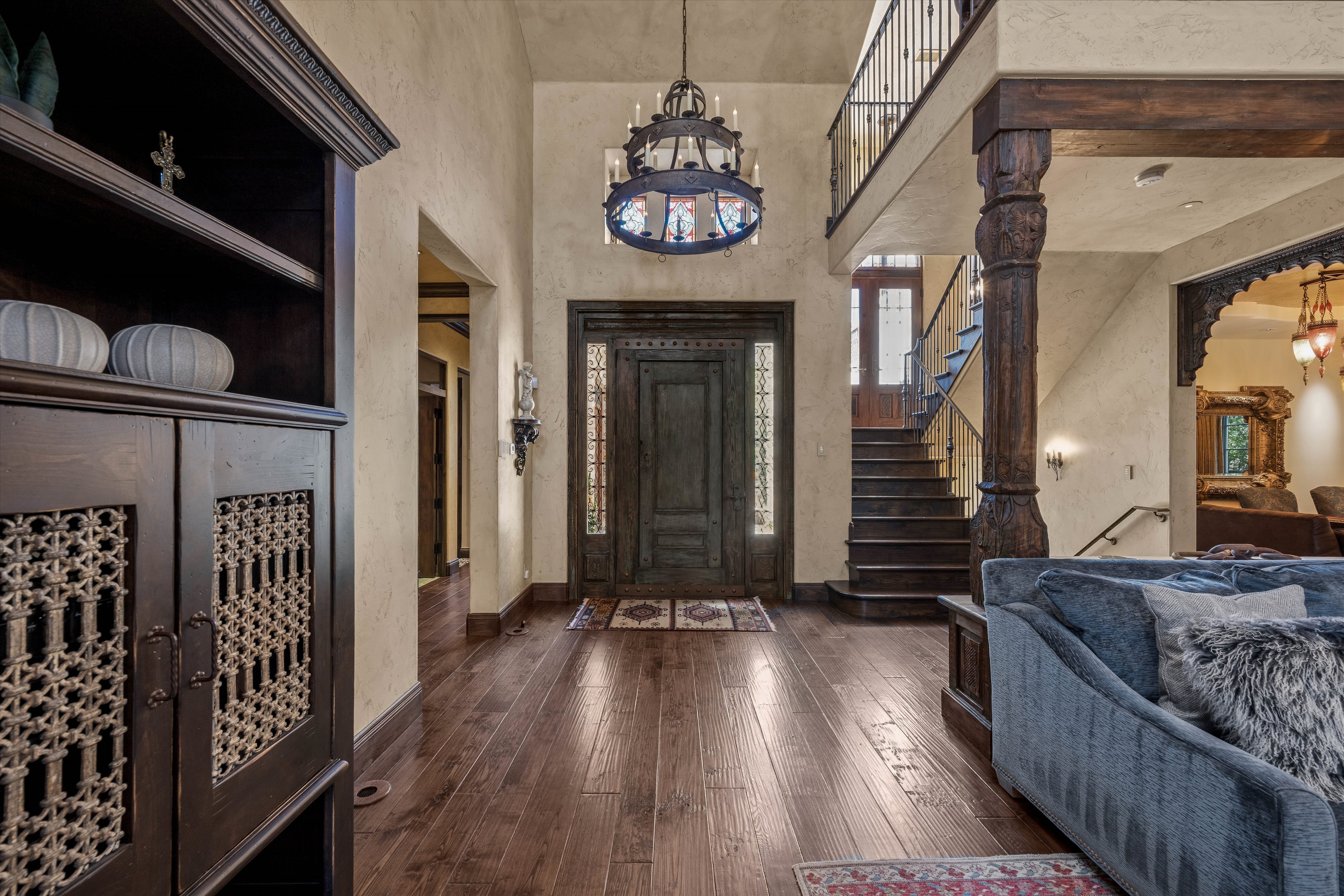  Rare Spanish Colonial Revival Home in One of Observatory Park - 物件實景