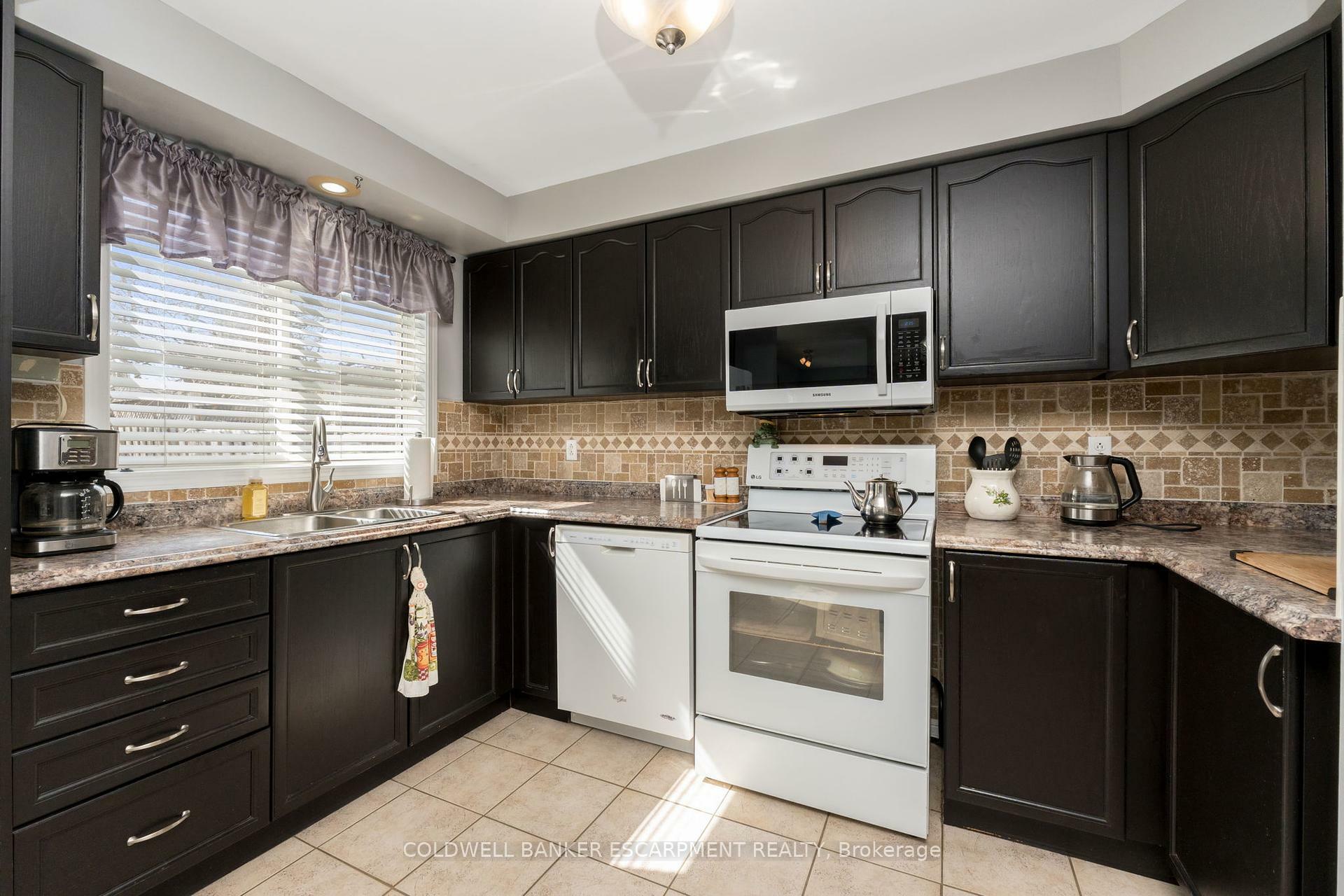 MILTON, Ontario, L9T 5K1, CA, 3 Bedrooms Bedrooms, ,Residential,For Sale,1849827