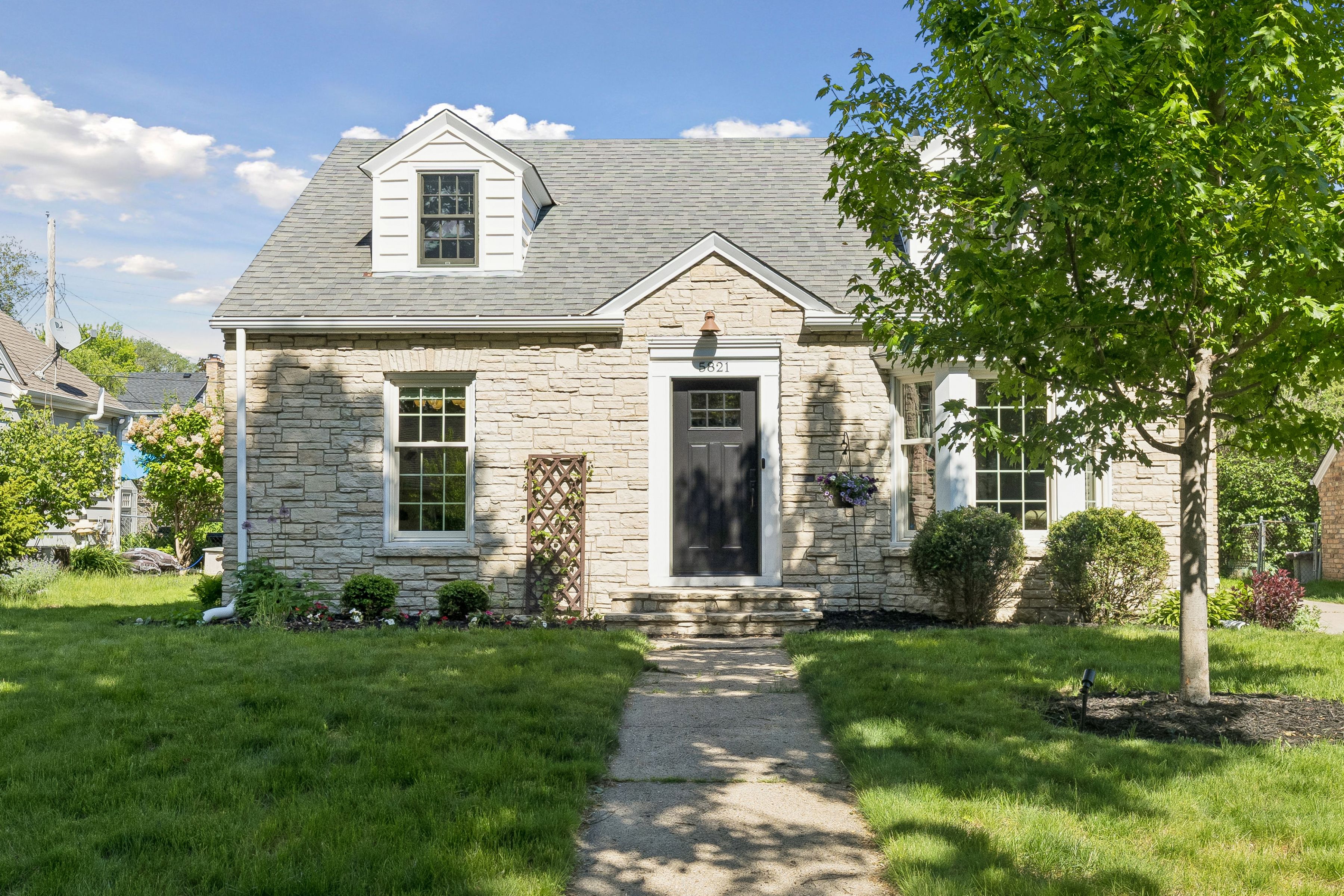  Elegant Cape Cod Living with Timeless Architectural Detail - 物件實景