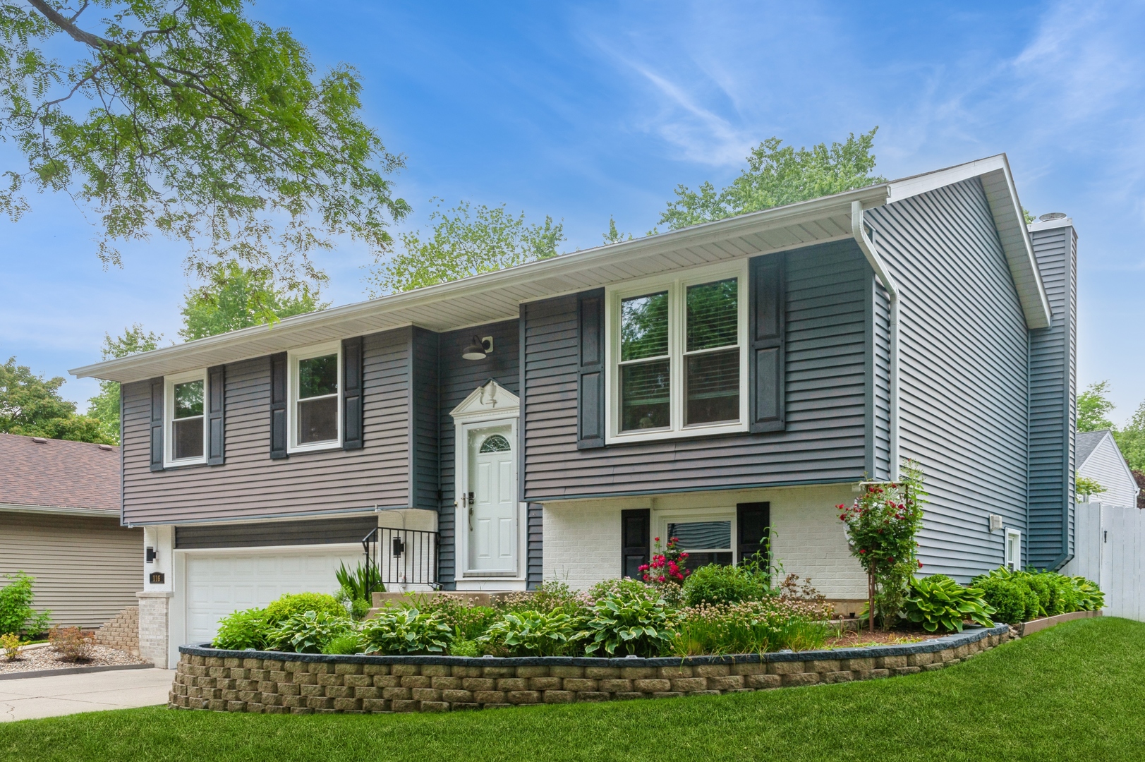 Vernon Hills, Illinois, 60061, United States, 3 Bedrooms Bedrooms, ,3 BathroomsBathrooms,Residential,For Sale,1885308