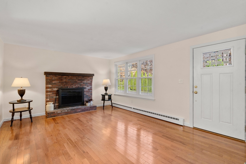 Mattapoisett, Massachusetts, 02739, United States, 3 Bedrooms Bedrooms, ,2 BathroomsBathrooms,Residential,For Sale,1987797