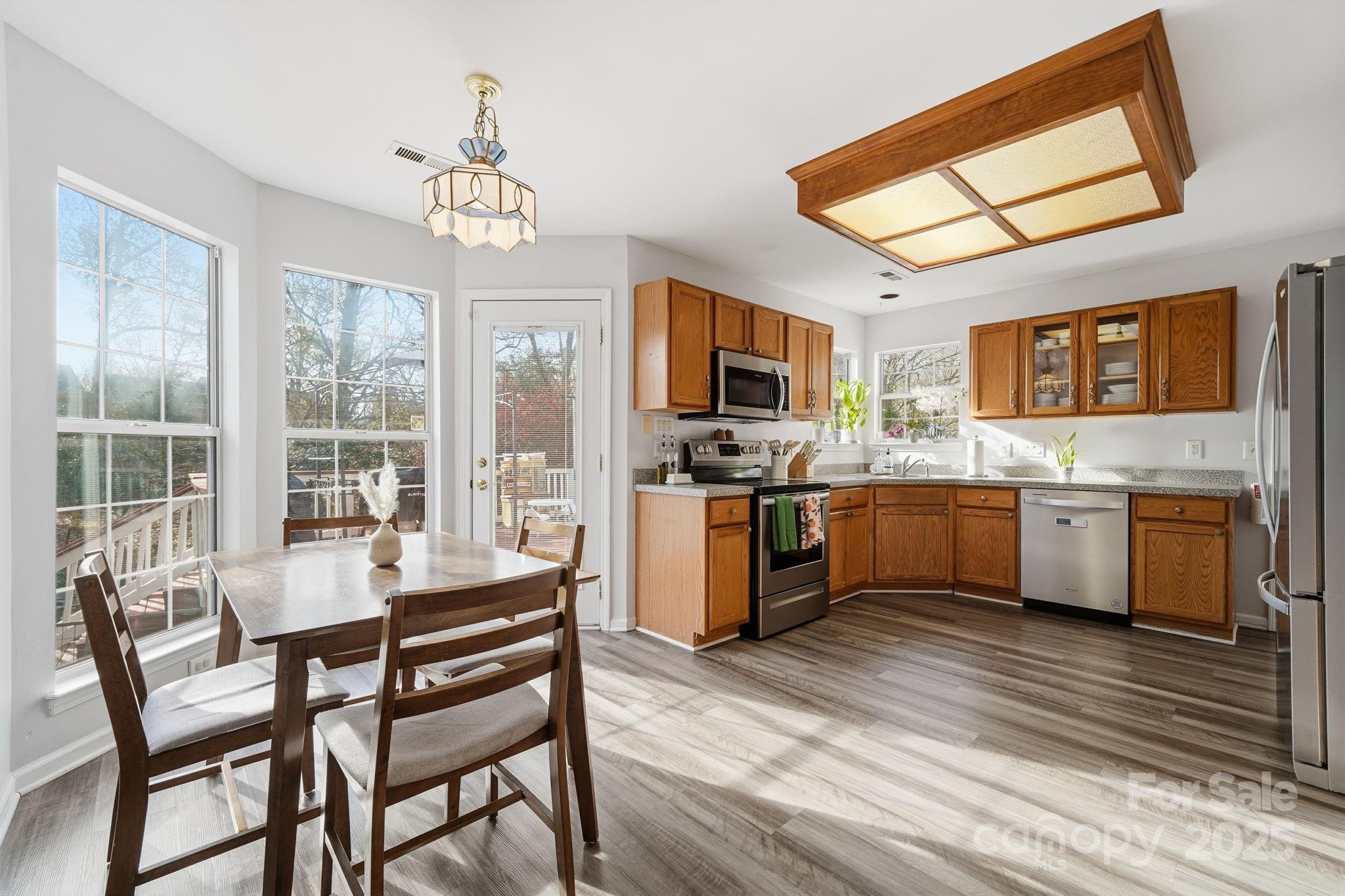 Charlotte, North Carolina, 28210, United States, 4 Bedrooms Bedrooms, ,3 BathroomsBathrooms,Residential,For Sale,2002030