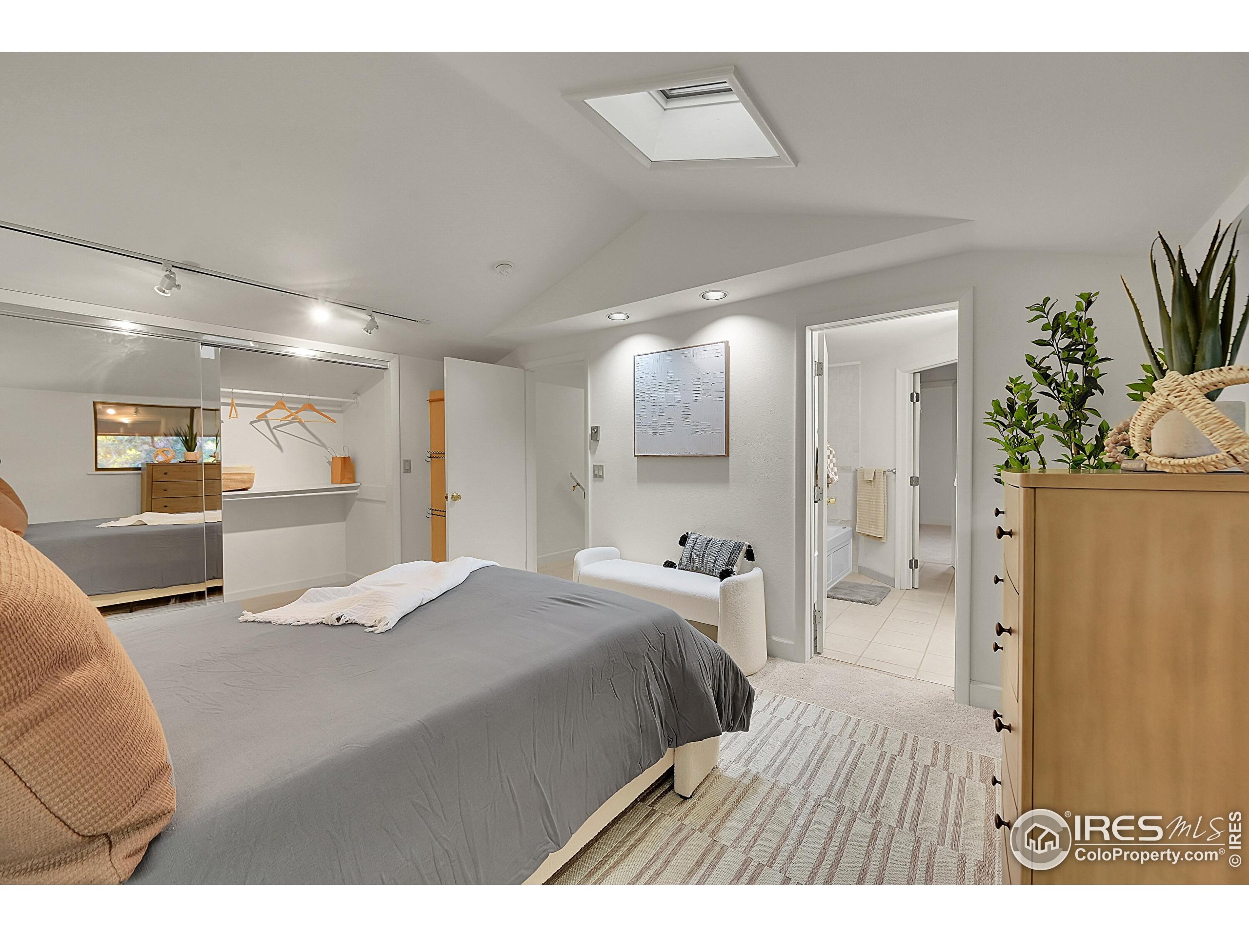 Boulder, Colorado, 80304, United States, 2 Bedrooms Bedrooms, ,2 BathroomsBathrooms,Residential,For Sale,1989249