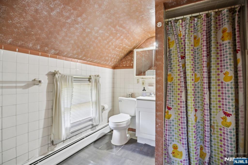 Ridgewood, New Jersey, 07450, United States, 3 Bedrooms Bedrooms, ,2 BathroomsBathrooms,Residential,For Sale,1988211