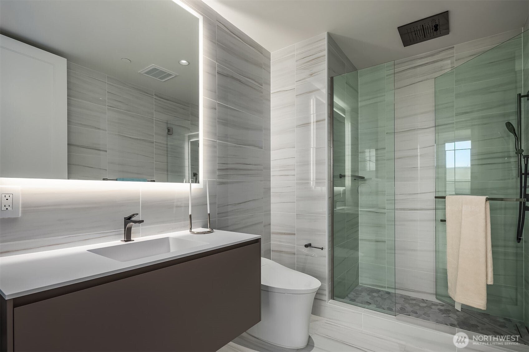 Bellevue, Washington, 98004, United States, 1 Bedroom Bedrooms, ,1 BathroomBathrooms,Residential,For Sale,1850146