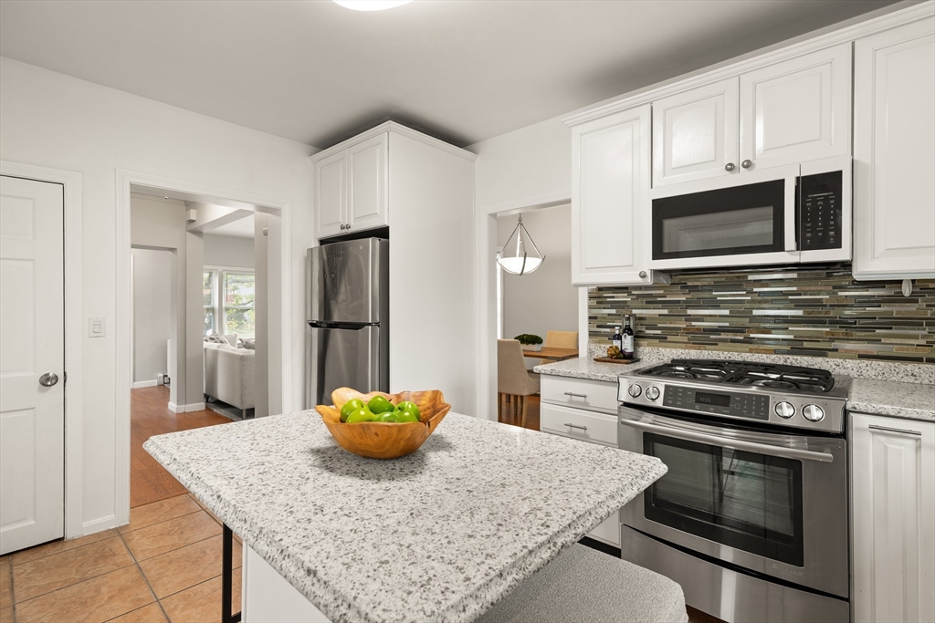 Methuen, Massachusetts, 01844, United States, 3 Bedrooms Bedrooms, ,2 BathroomsBathrooms,Residential,For Sale,1986307