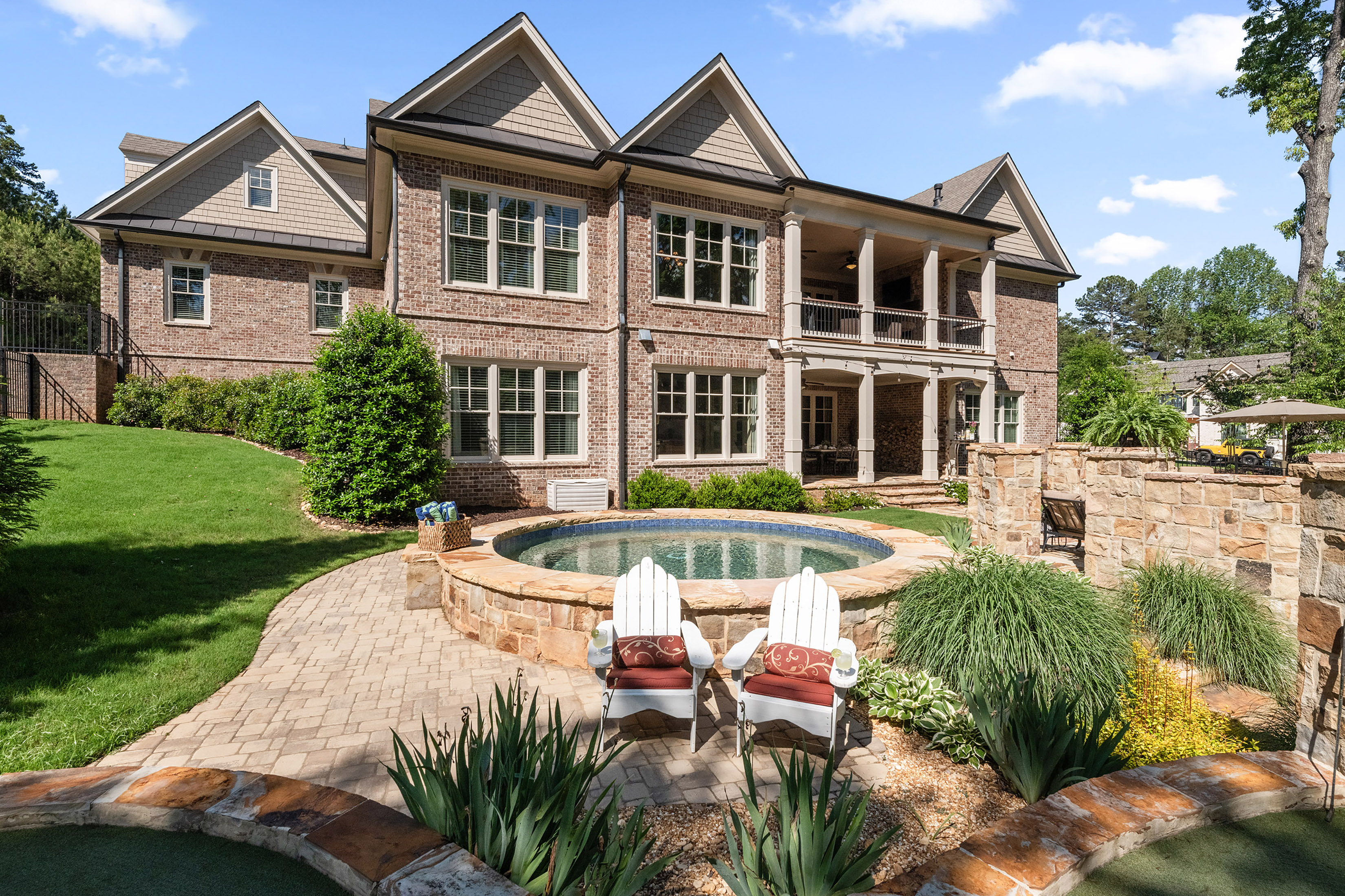  Experience Refined Estate Living in this Exceptional All-Brick and Stone Ranch - 物件實景