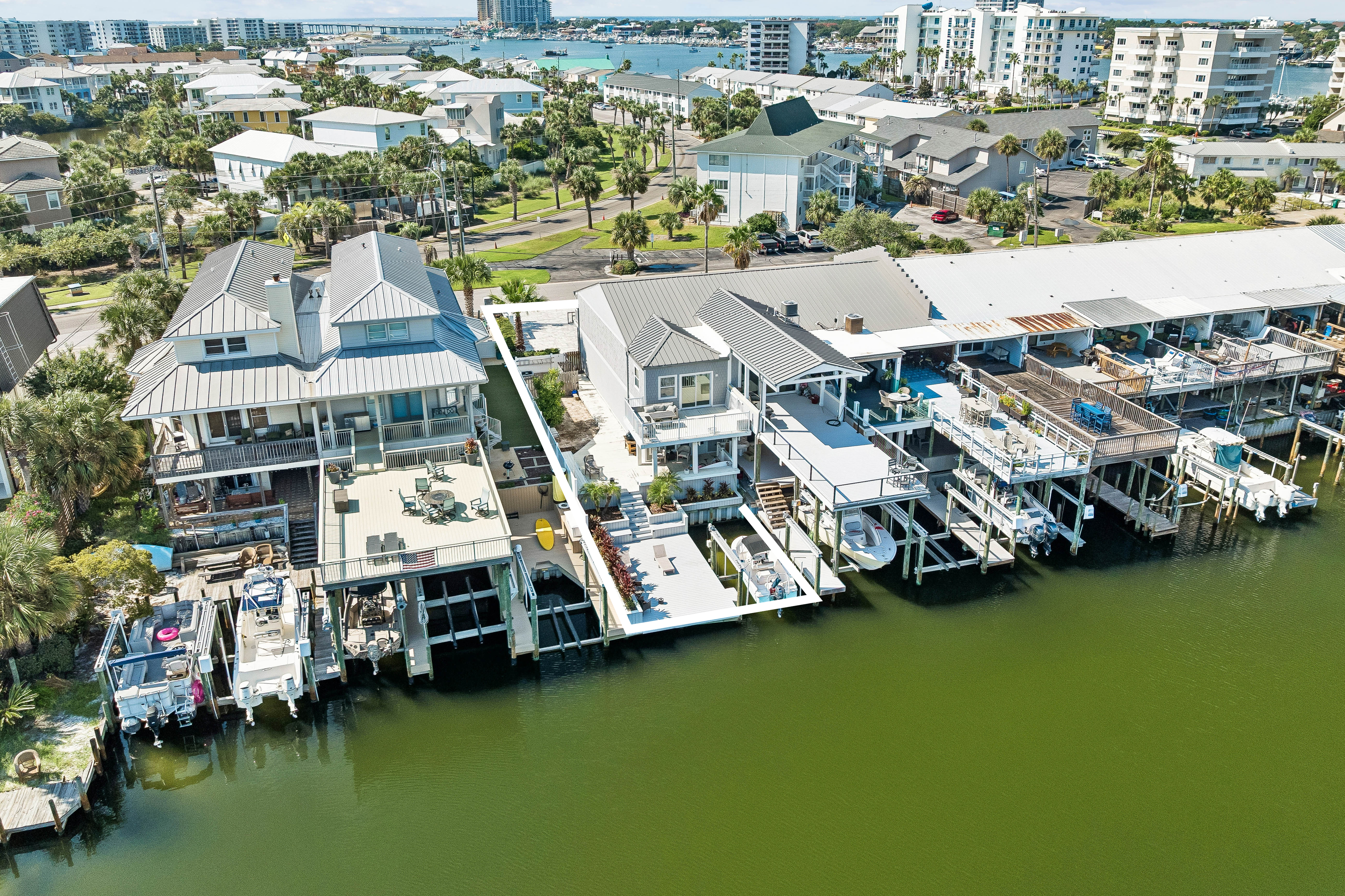  Renovated Harborfront Townhome With 40-Foot Boat Slip - 物件實景