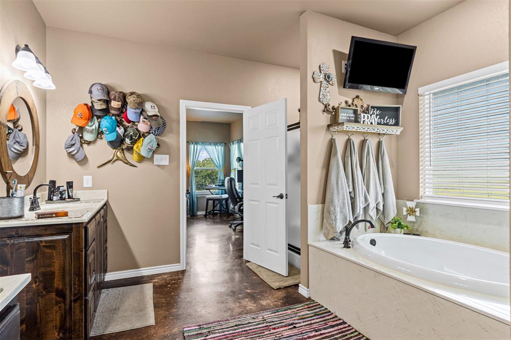 Covington, Texas, 76636, United States, 4 Bedrooms Bedrooms, ,2 BathroomsBathrooms,Residential,For Sale,1847211