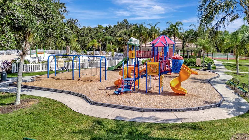 Bradenton, Florida, 34212, United States, 3 Bedrooms Bedrooms, ,4 BathroomsBathrooms,Residential,For Sale,1910869