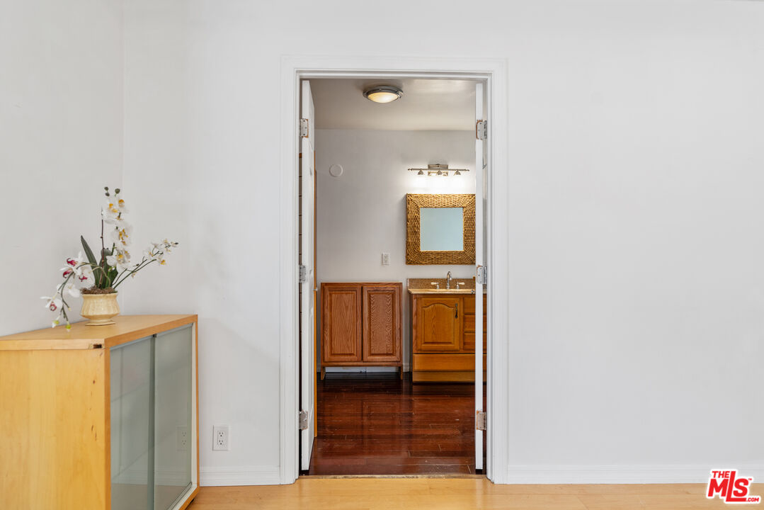 Calabasas, California, 91302, United States, 4 Bedrooms Bedrooms, ,4 BathroomsBathrooms,Residential,For Sale,2002110