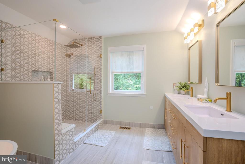 Monroe Township, New Jersey, 08831, United States, 5 Bedrooms Bedrooms, ,4 BathroomsBathrooms,Residential,For Sale,1895133