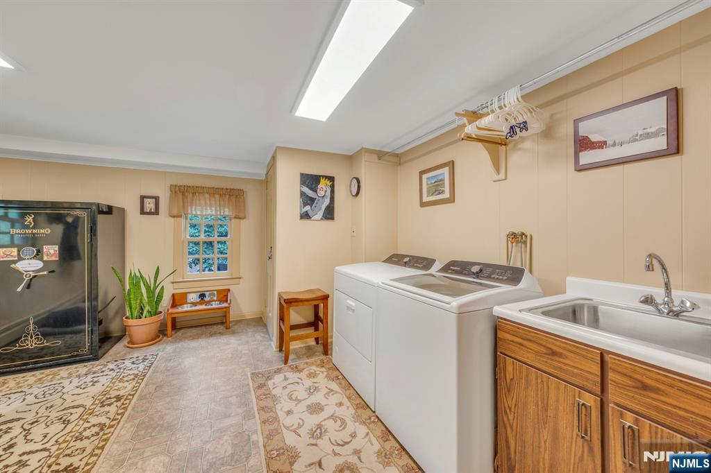 Park Ridge, New Jersey, 07656, United States, 4 Bedrooms Bedrooms, ,3 BathroomsBathrooms,Residential,For Sale,1927365