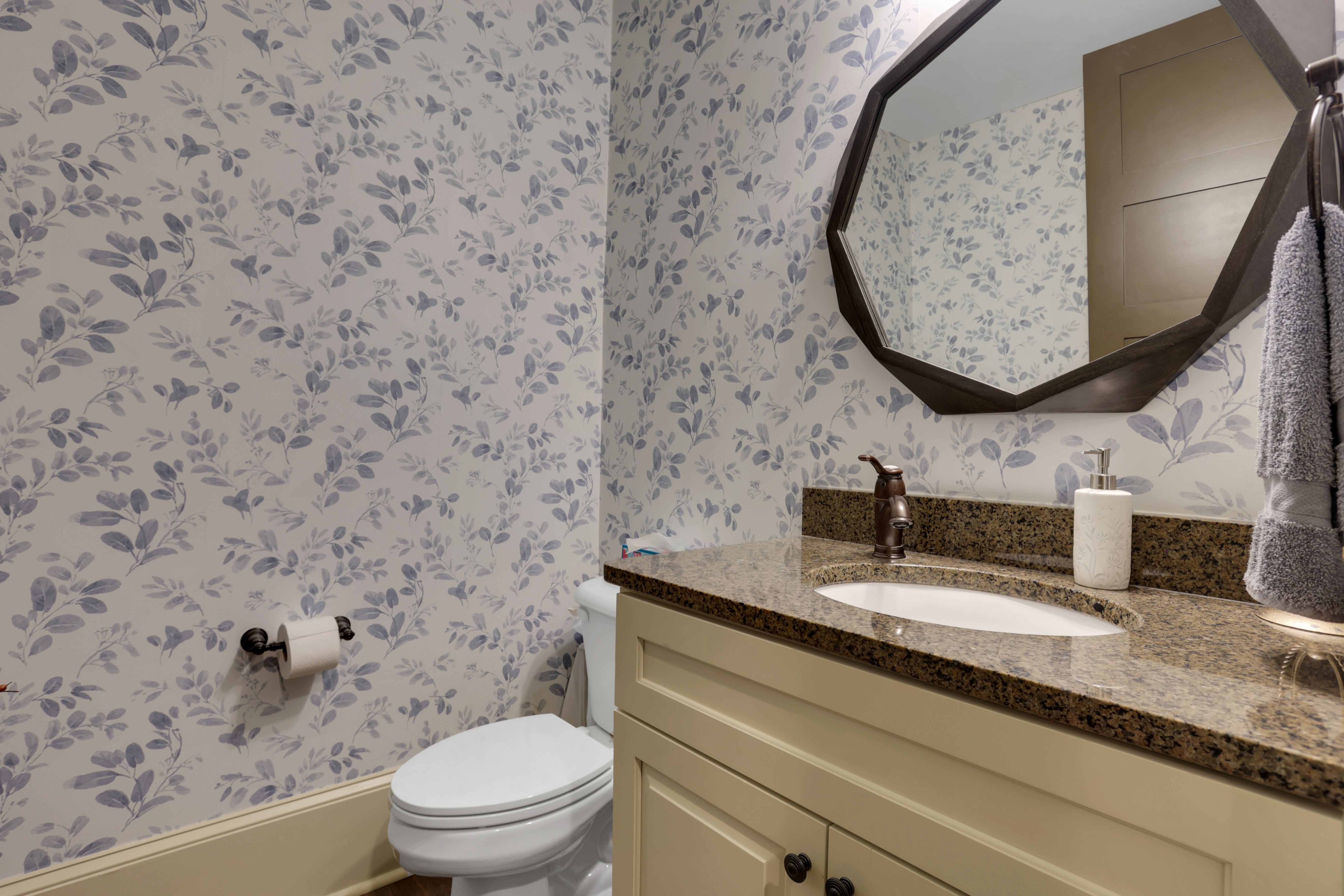  Stunning Six Bedroom Home Near Marietta Square - 物件實景