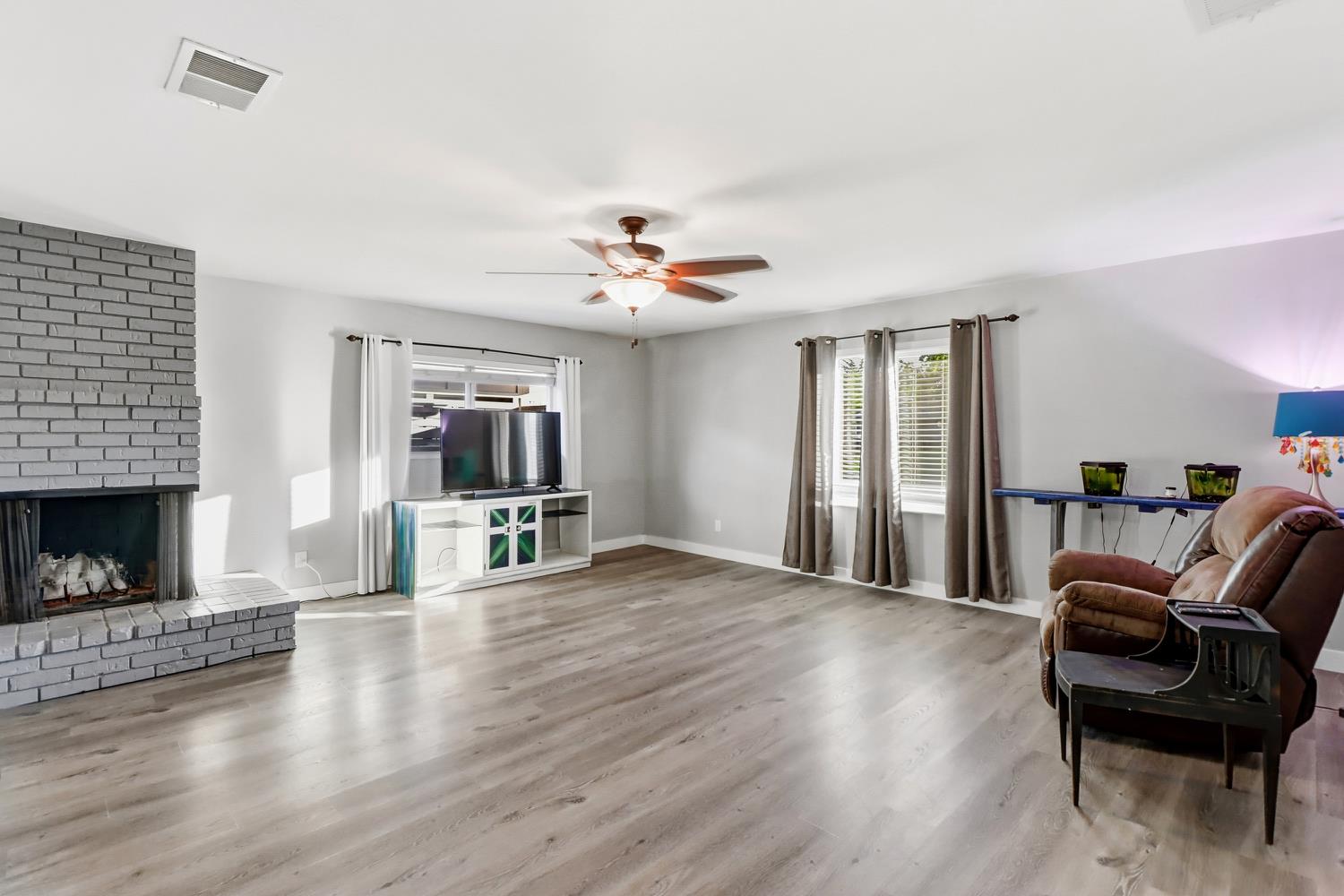 Sacramento, California, 95826, United States, 3 Bedrooms Bedrooms, ,2 BathroomsBathrooms,Residential,For Sale,1991468