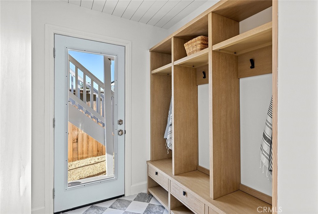 Laguna Beach, California, 92651, United States, 3 Bedrooms Bedrooms, ,2 BathroomsBathrooms,Residential,For Sale,1985330