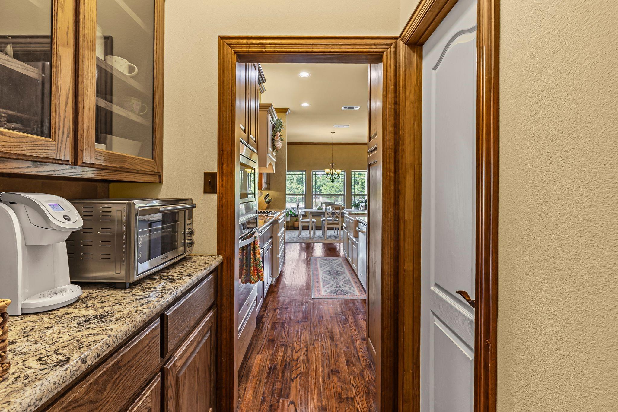 Caddo Mills, Texas, 75135, United States, 4 Bedrooms Bedrooms, ,5 BathroomsBathrooms,Residential,For Sale,1984290