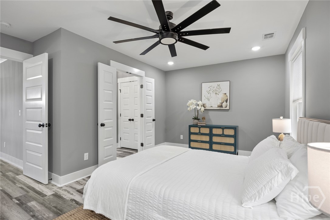 Savannah, Georgia, 31401, United States, 4 Bedrooms Bedrooms, ,3 BathroomsBathrooms,Residential,For Sale,1898819