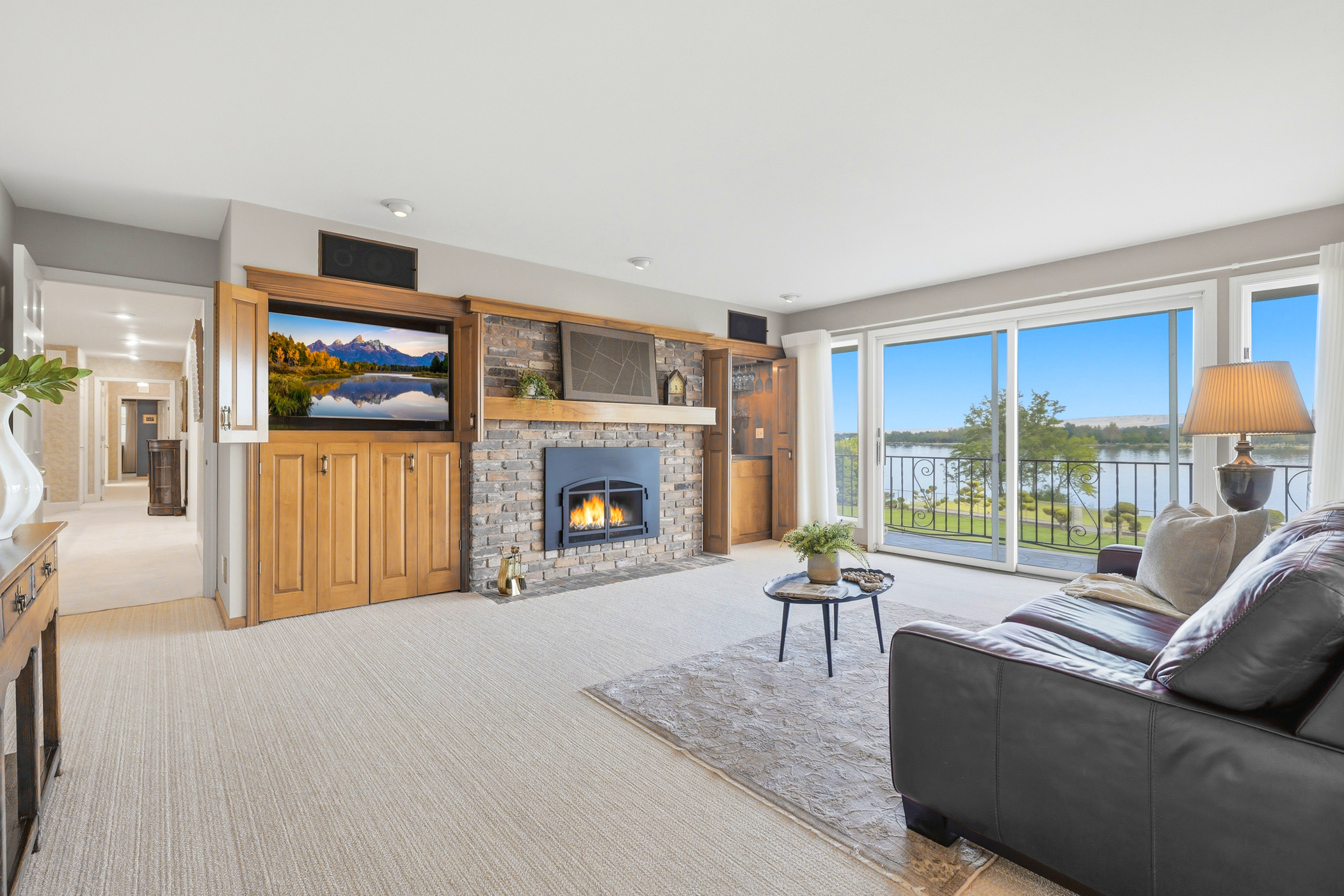  Prime Columbia River Frontage, Pool, large lot - 物件實景