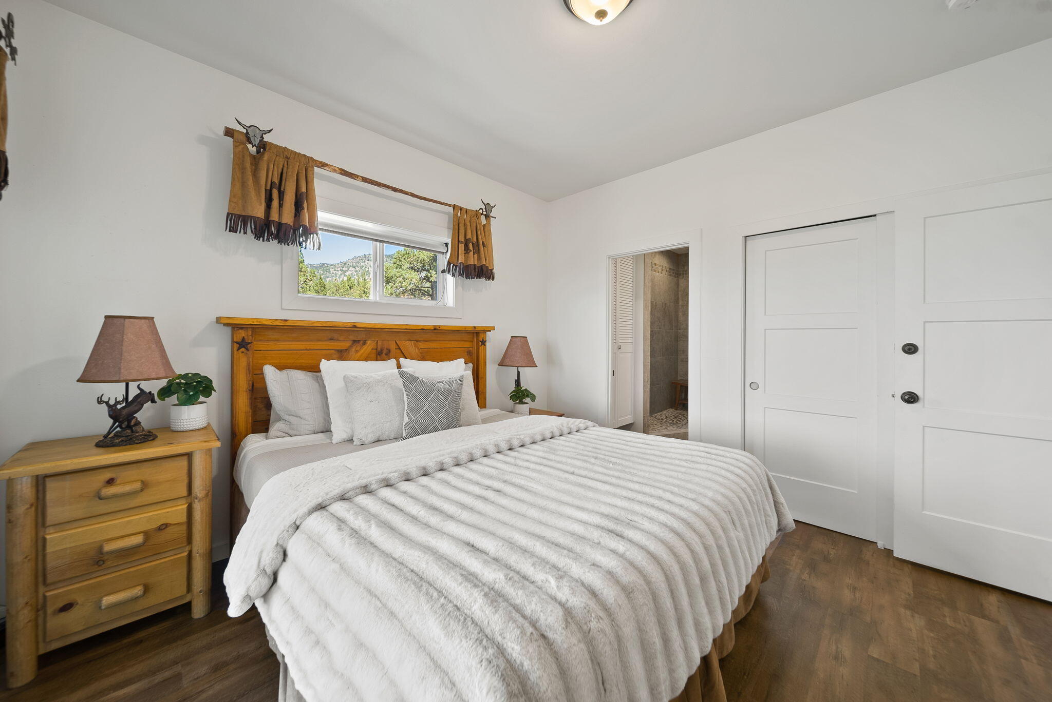Prineville, Oregon, 97754, United States, 4 Bedrooms Bedrooms, ,3 BathroomsBathrooms,Residential,For Sale,1902068
